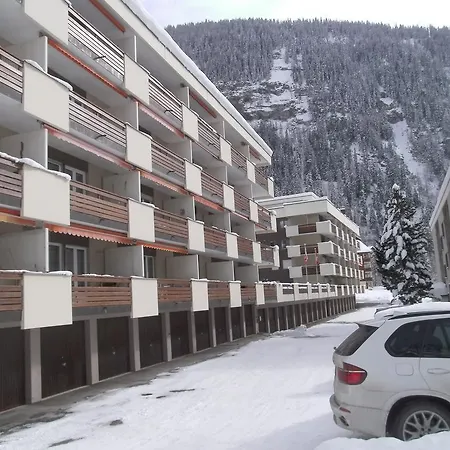 瓦莱雷公寓酒店 *