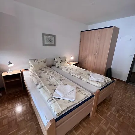 瓦莱雷公寓酒店 *